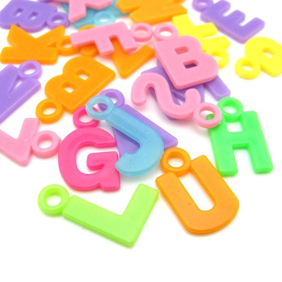 100PCS Alphabet Letters Plastic Charms Assorted
