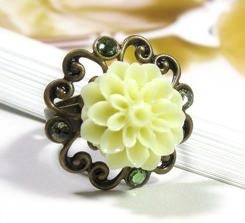 Yellow Resin Flower Ring, Vintage Style, Swarovski, Chrysanthemum Ring, Lemon Chiffon, Gifts for Gardeners, Adjustable Ring, Gifts For Mom
