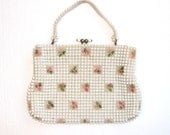 Vintage 60s Beaded Purse / 1960s Purse / White Purse / Grandee Bead Made in USA / Floral Purse / Lucite Purse / Plastic Purse / 1960s Purse