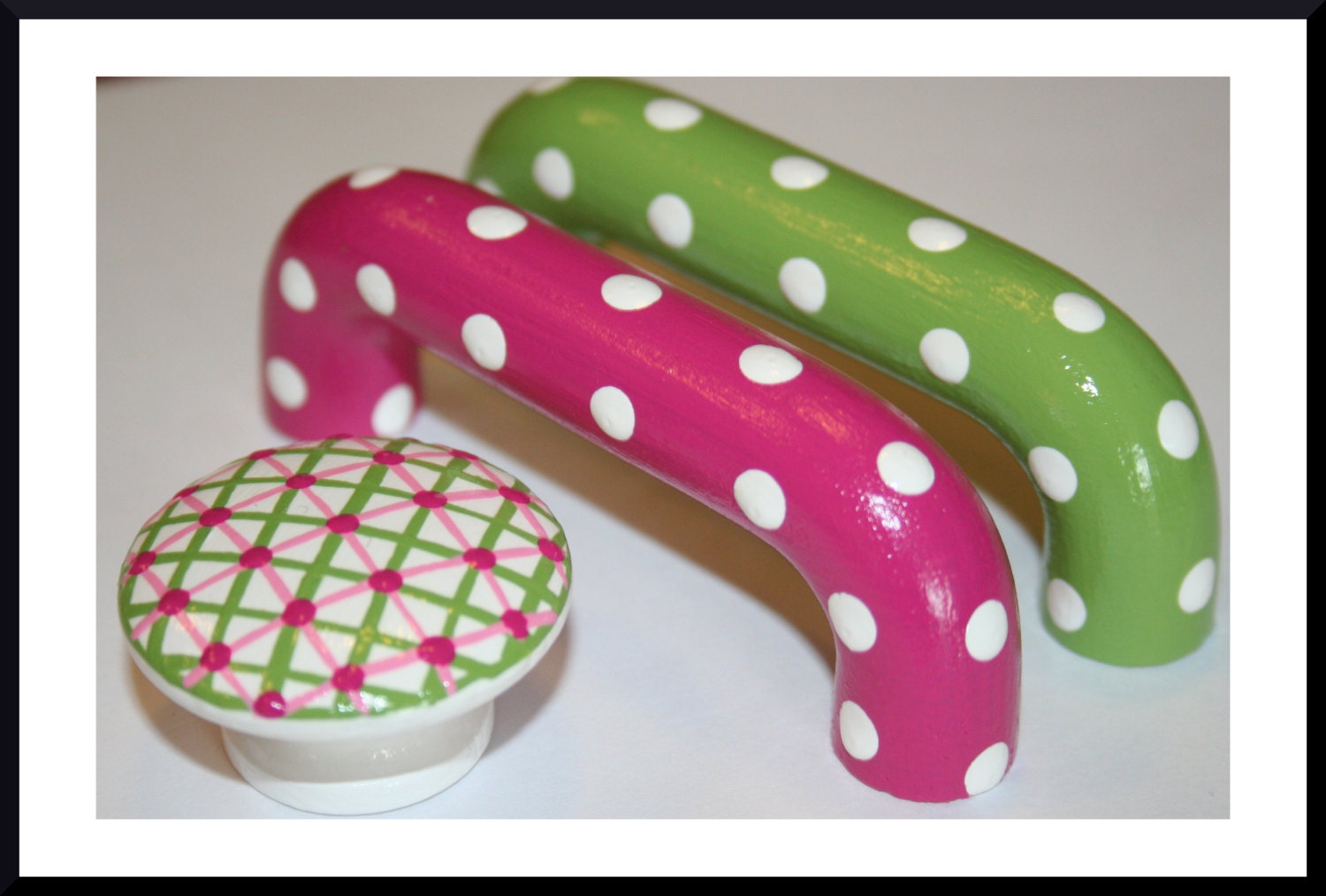 White, Green, Baby Pink and Fuchia Pink Criss Cross Diamond Knob