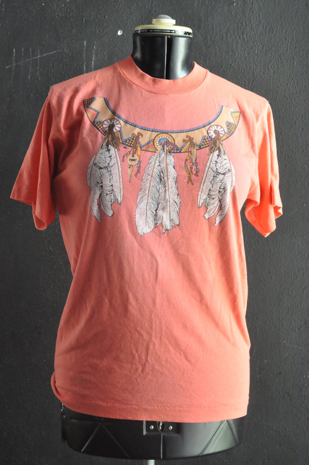 Vintage T shirt Peach Native American Feather Necklace Souvenir Size Med