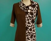 Brown White Damask Print Collar Button Shirt - Size Large