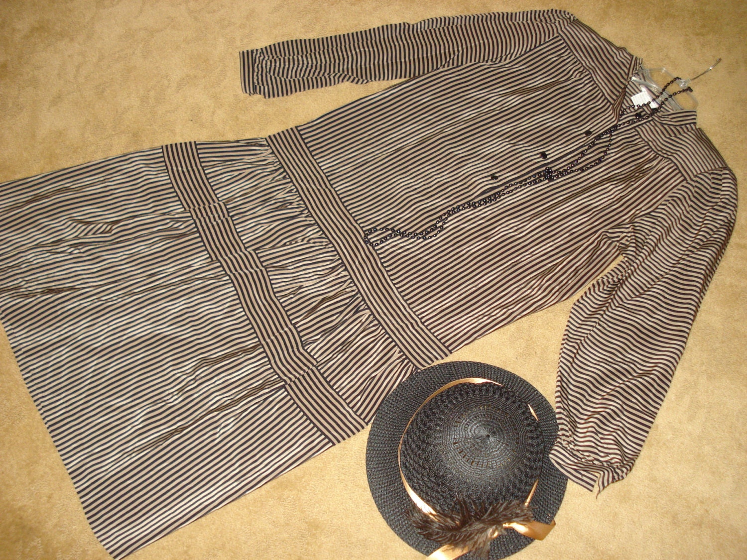 Costume 1920's Gatsby  twenties flapper dress tan/black silk size 10 womens Halloween beads