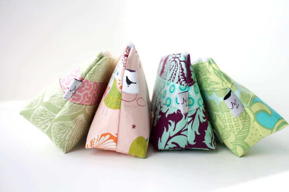 Bridal Party Set - Personalized Cosmetic Makeup Bags for your Bridesmaids - Set of 4, 5, 6, 7 or 8 - See description for pricing.
