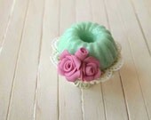 Dollhouse Mint pudding with marzipan roses on a stand in 1/12 scale