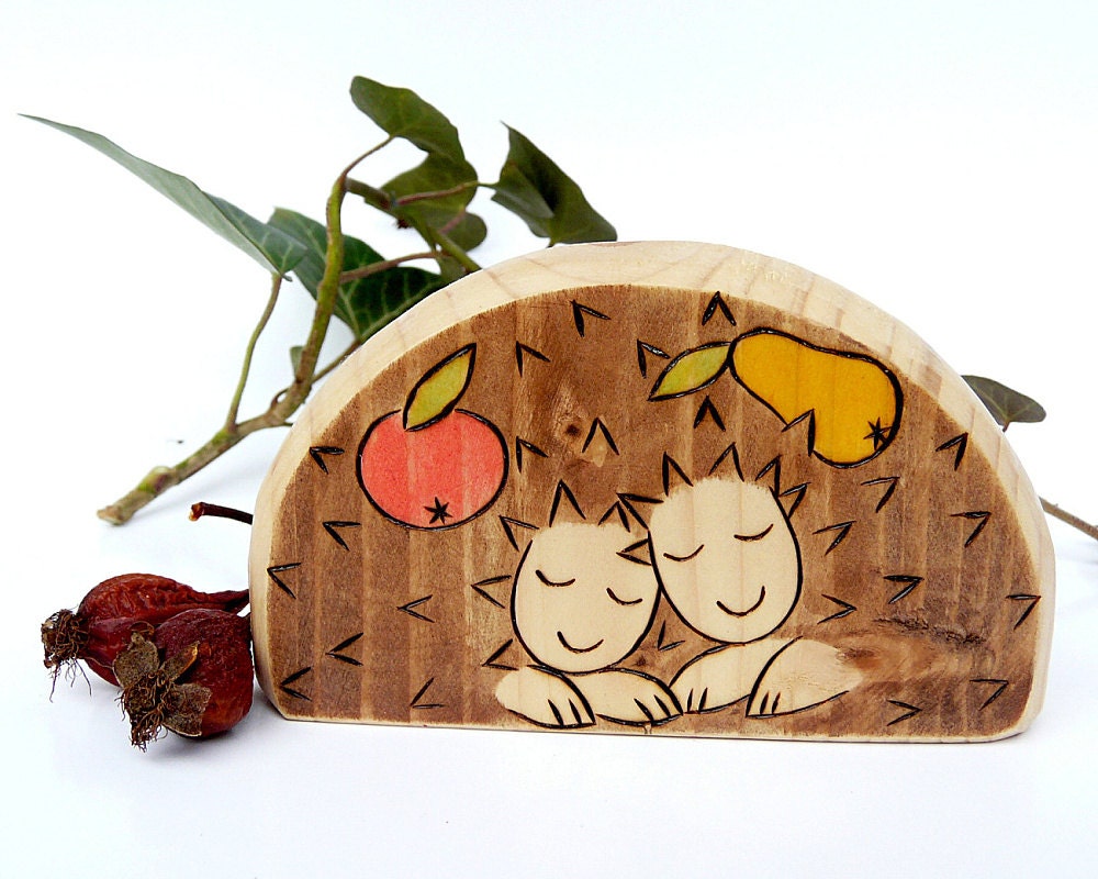 Hedgehogs in love - wooden waldorf toy - fall nature table decoration - eco friendly - child friendly
