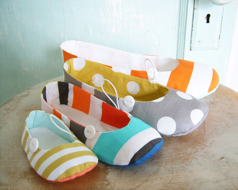 Shoe Sewing Pattern - PDF - Vintage Flair flats sizes newborn to women's size 11