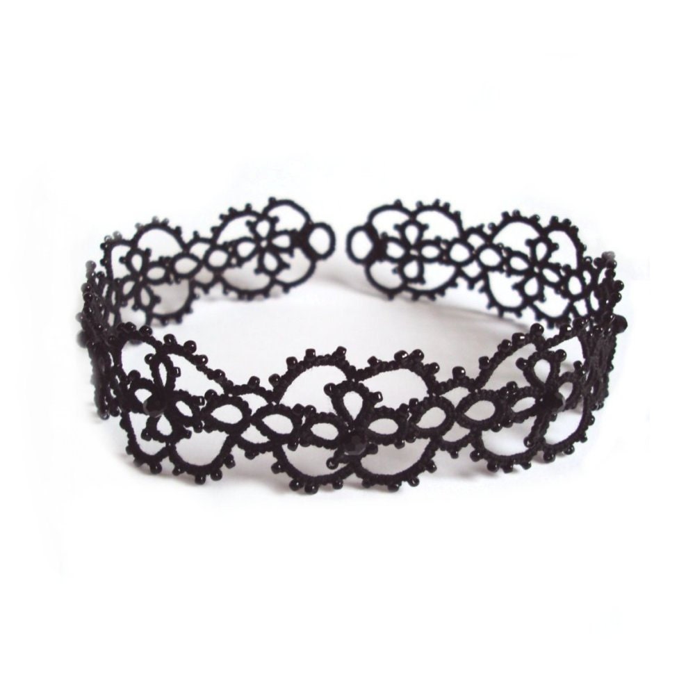 Gothic Choker in Tatting - Cassandra