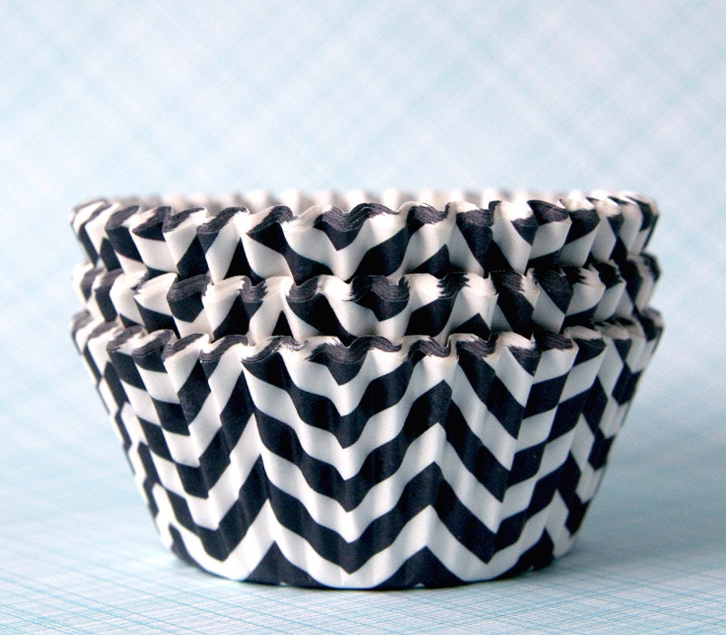 Chevron Cupcake Liners / ZigZag Baking Cups - Black (50) Il_570xn