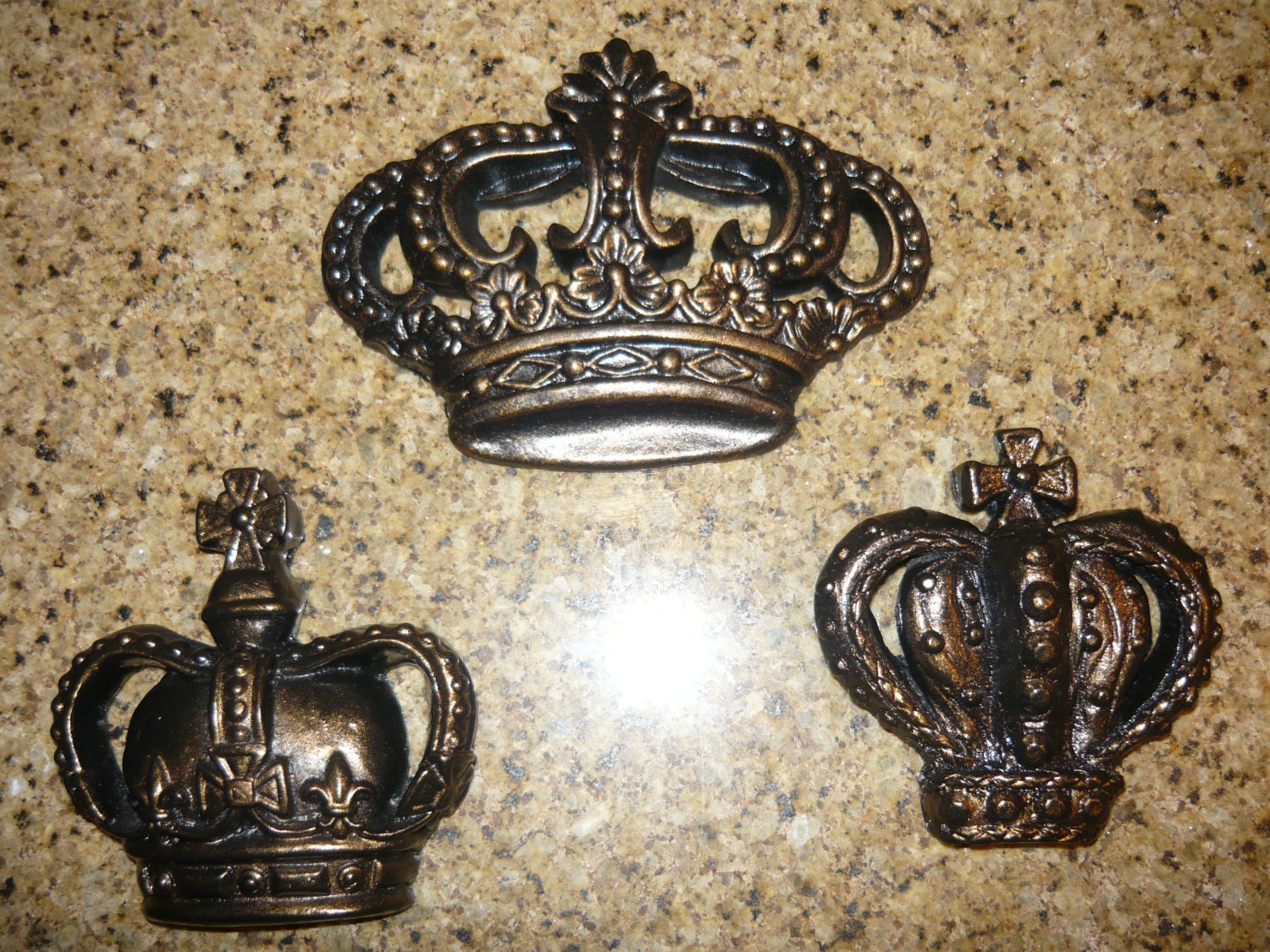 Set of 3 Crown Wall Plaques  Wall Decor   Old World  Medieval  Tuscan Style   Hand Painted