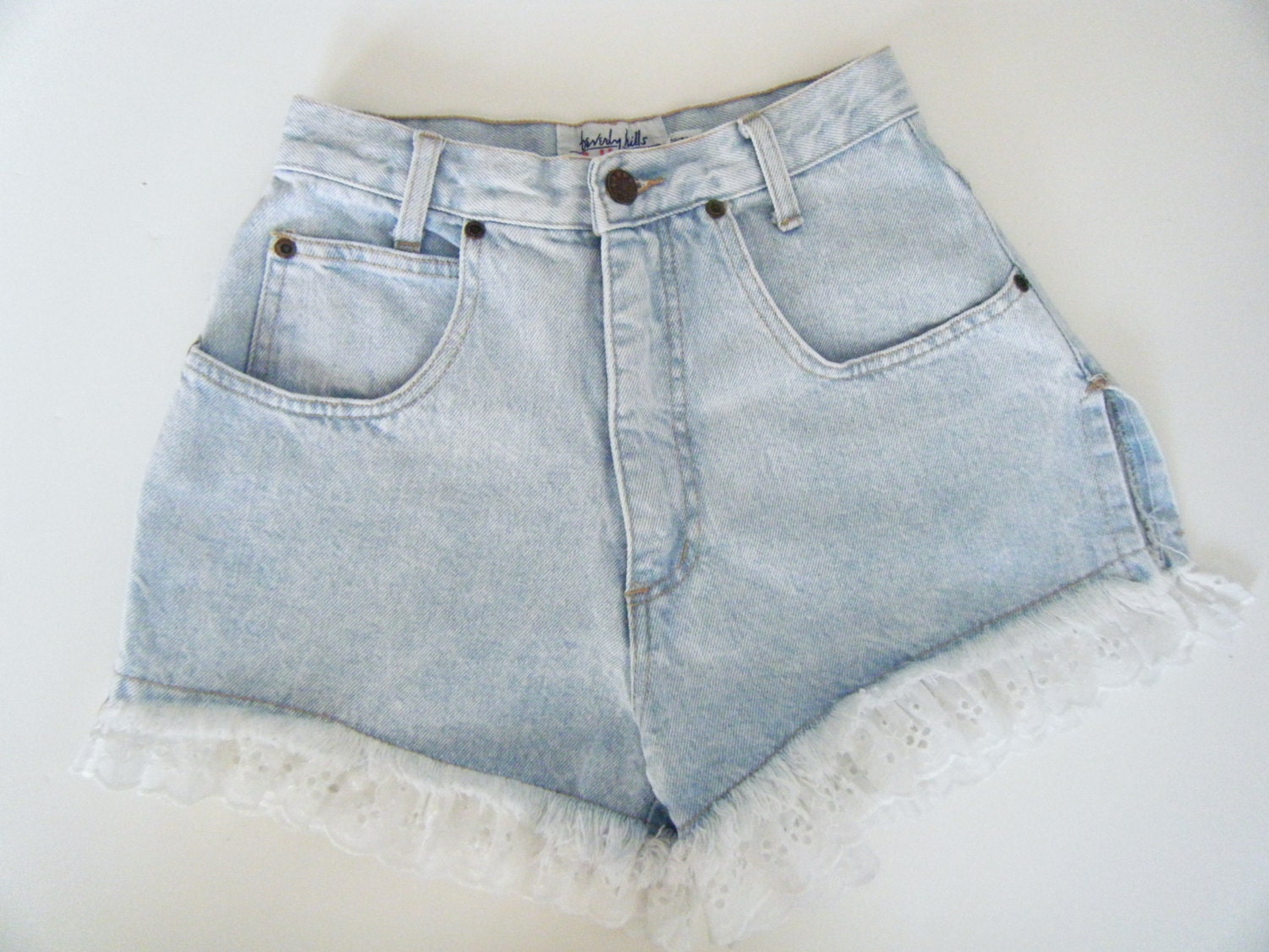 80s ruffled jean shorts / high waisted / eyelet lace trimmed daisy dukes/ size s - m  6 / 7