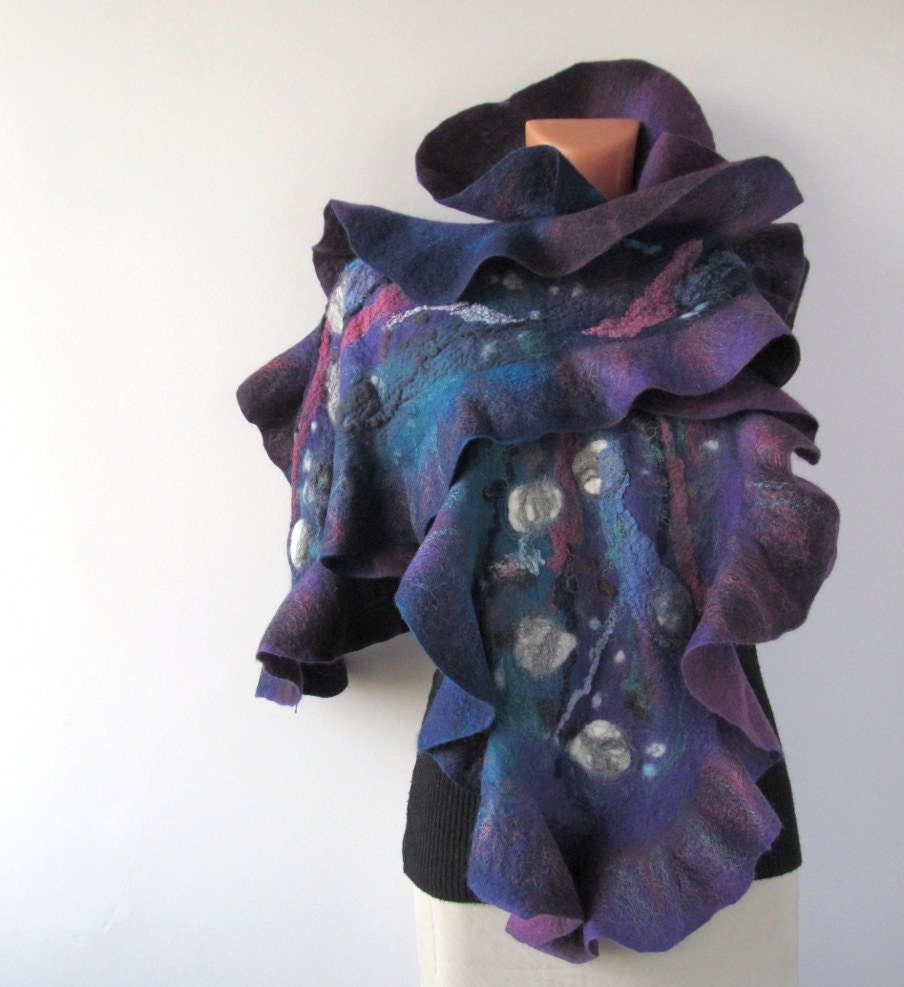 Felted scarf ruffle collar -   burgundy Blue Stones