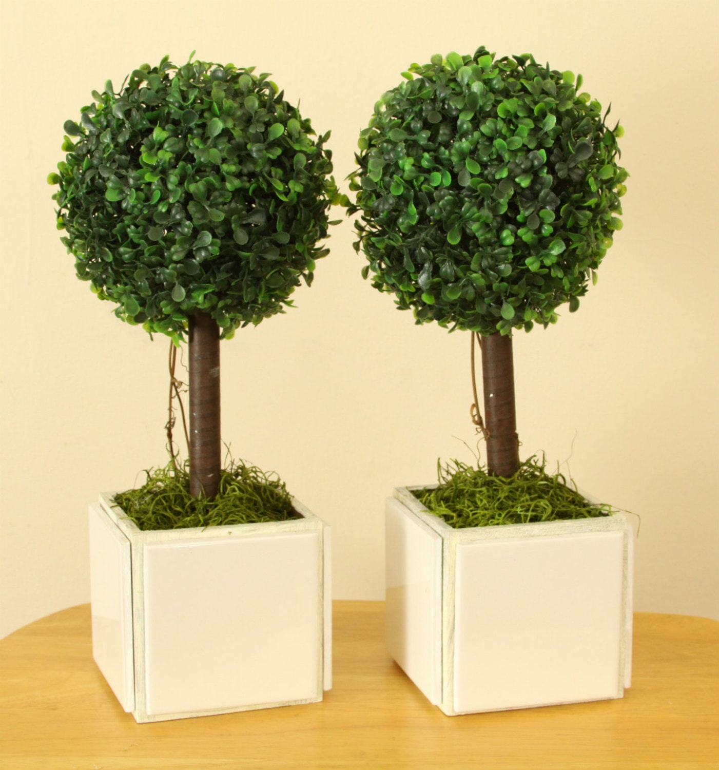 Pre-Lit Boxwood Topirary Ball Plants (Set of 2)  // Artifical Lighted w/ LED Light Topirary Plant