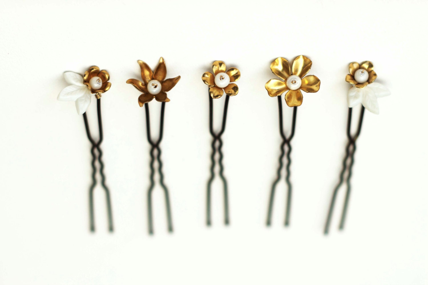Golden flowers hair pins bridal hair accessory vintage inspired set of 5 clips