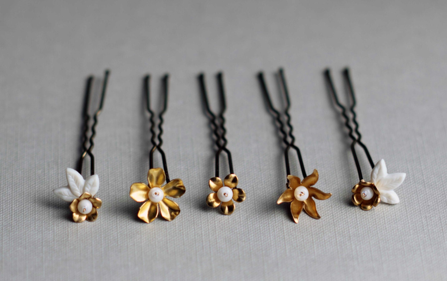 Golden flowers hair pins bridal hair accessory vintage inspired set of 5 clips
