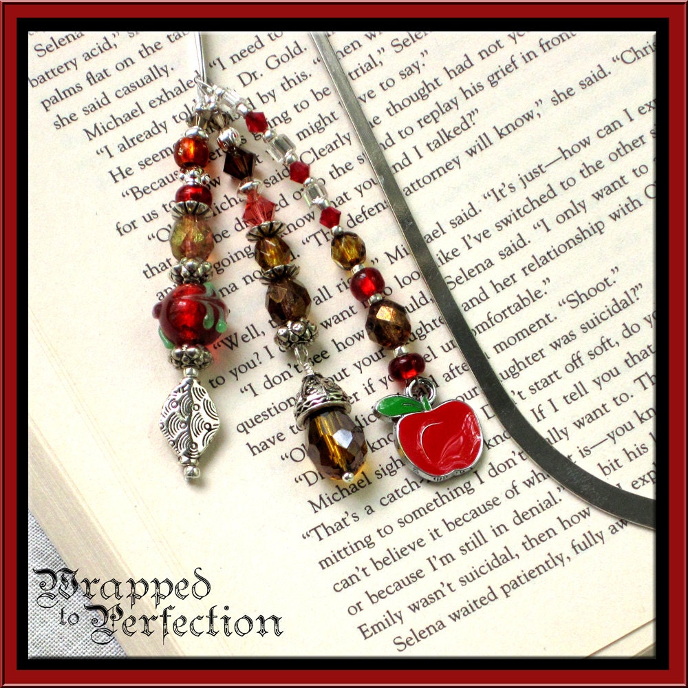 Red Apple for the Teacher Beaded Bookmark / Apple Charm / Teacher Gift / Handmade Presentation Card / Christmas
