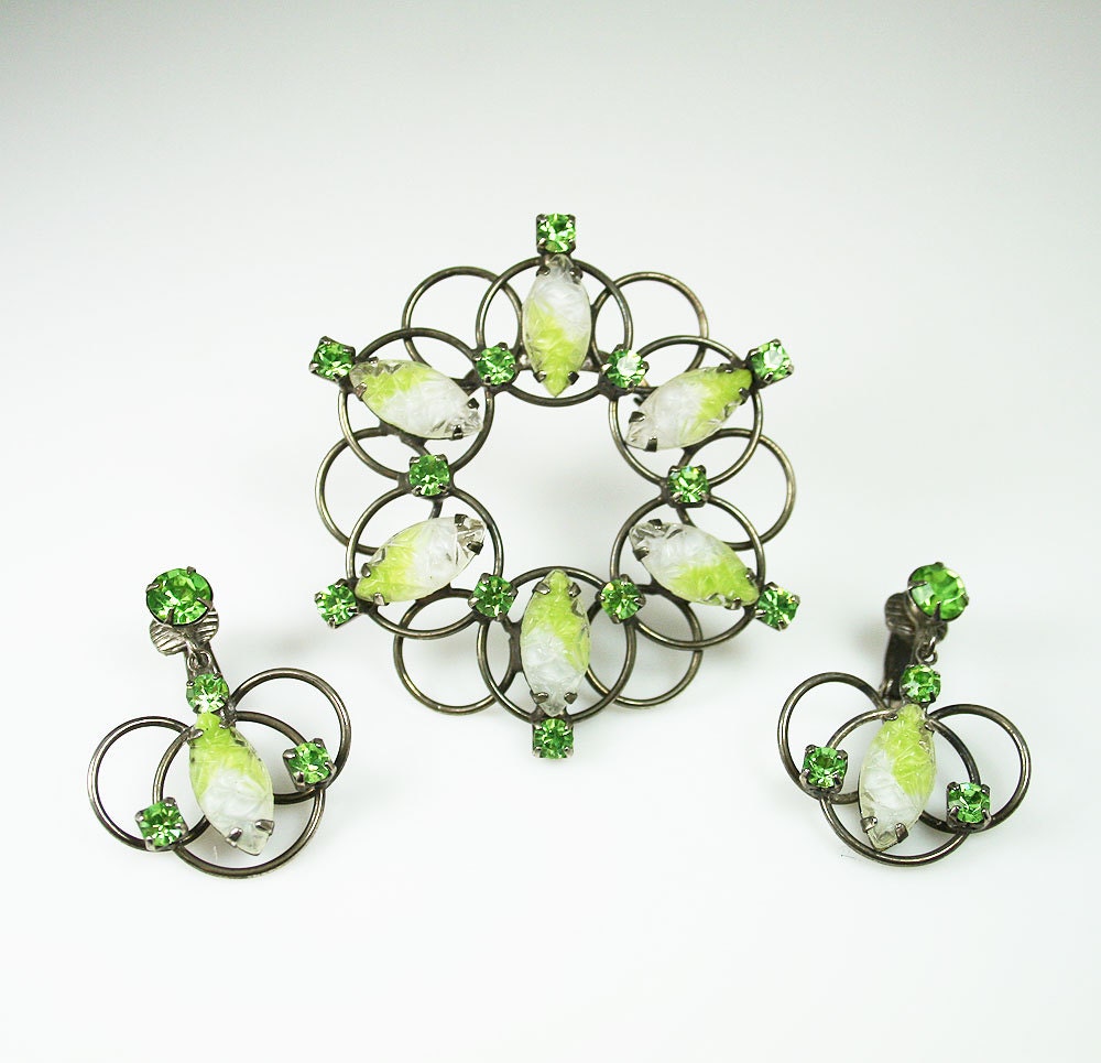 Vintage Peridot Green Rhinestone Givre Pressed Glass Navette Brooch Earrings Set