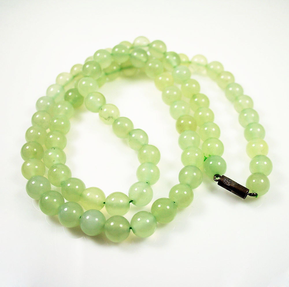 Vintage Chinese Celadon Green Peking Glass Bead Necklace