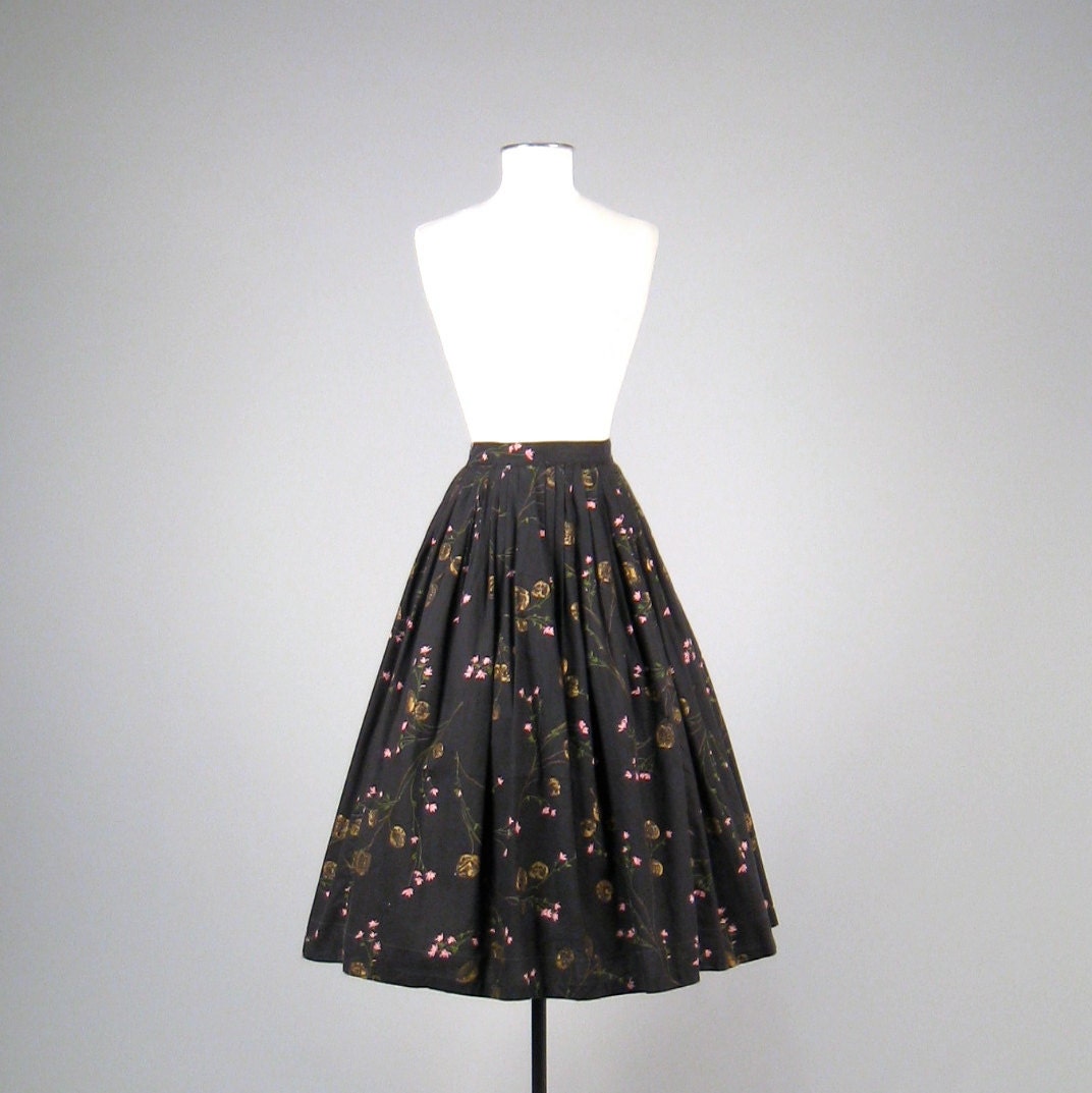 Vintage 1950s novelty gold leaf printed circle skirt