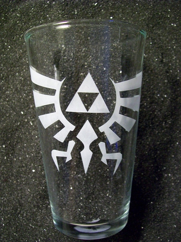 Legend of Zelda etched pint glass tumbler