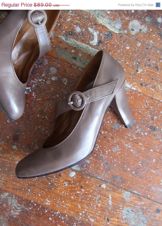 25% OFF STOREWIDE SALE Vintage 1980s two-tone Charles Jourdan pumps/////6