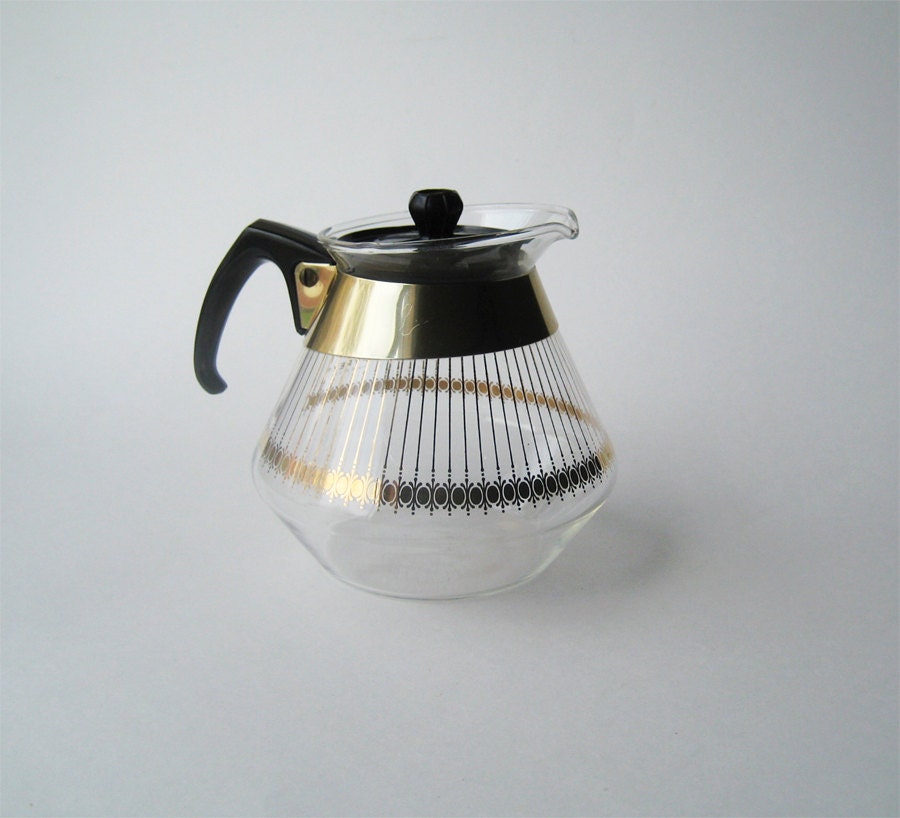 Vintage Pyrex Beverage Server Bakelite Handle