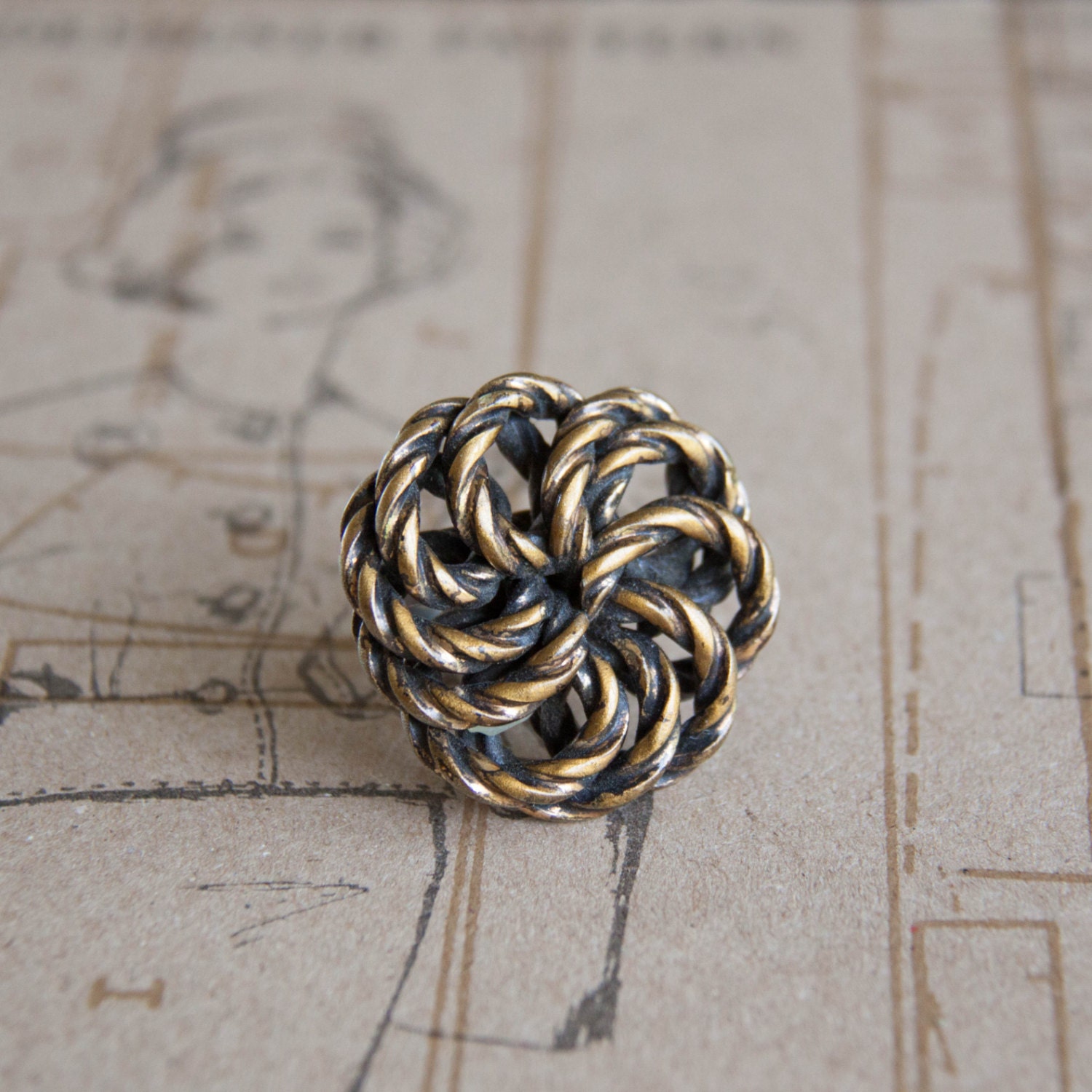 repurposed vintage button / fondy ring