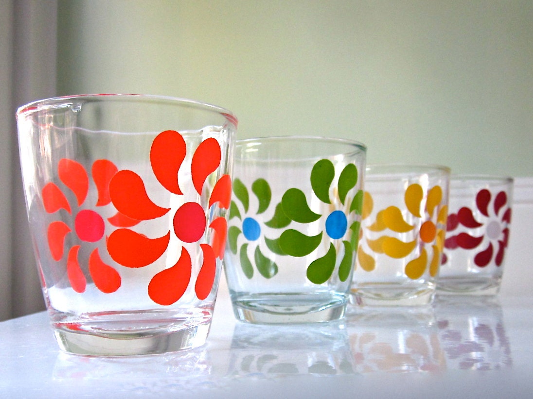 Vintage Flower Power Sour Cream Glasses, Pinwheel Drinking Glasses, Mod Glass Tumblers