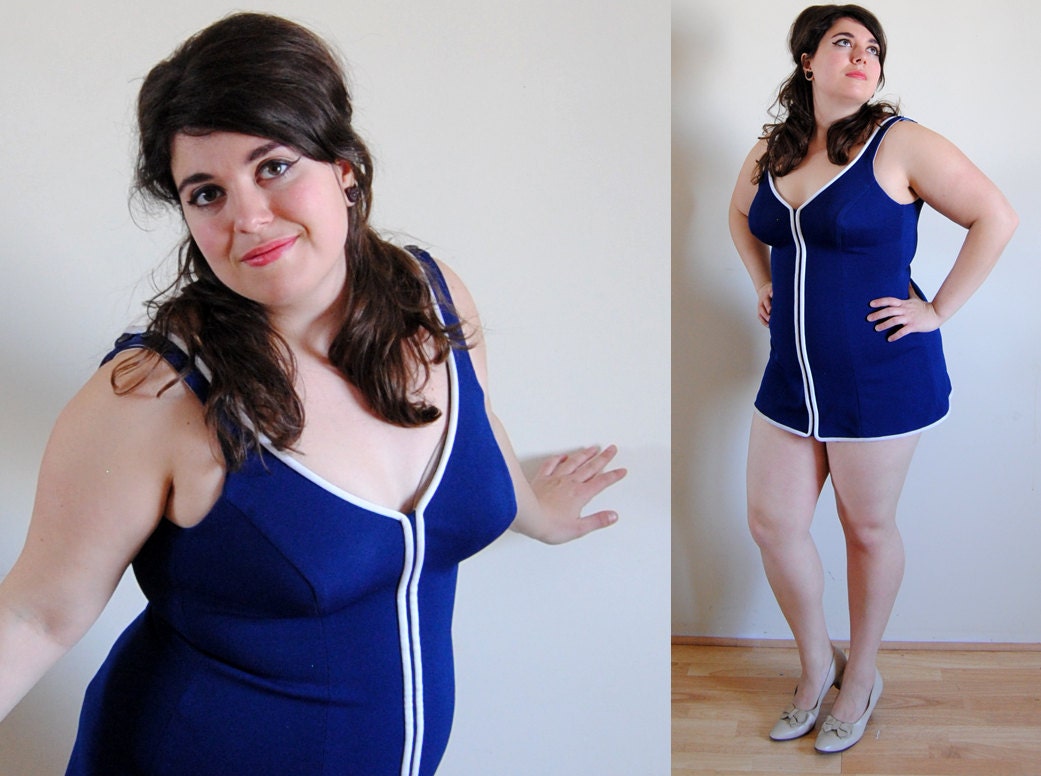 Plus Size Vintage Swim Suit 1970s Blue and White Swimwear Bathingsuit // Mermaids Summer Fashion // Size 14/16