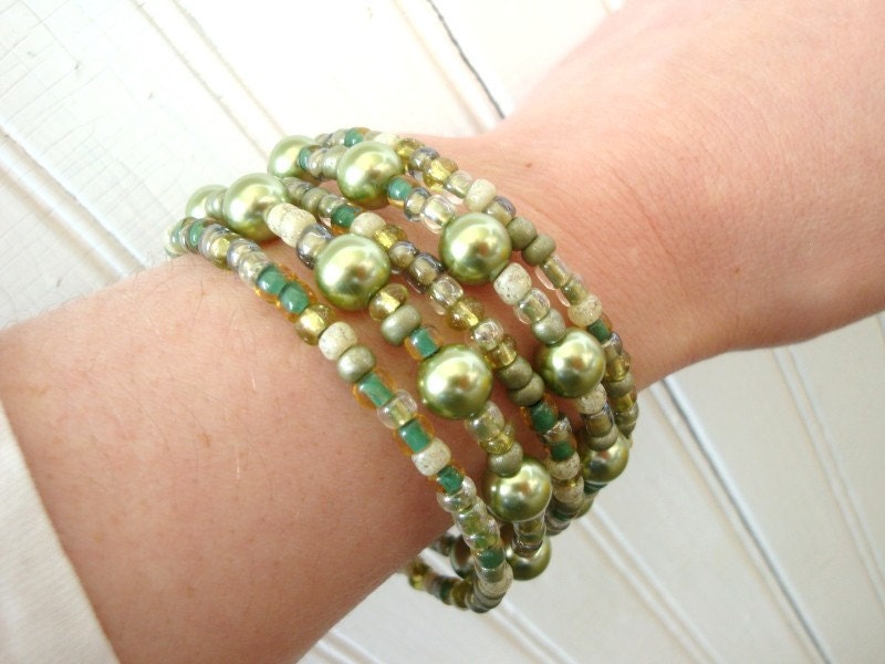 Cuff Bracelet, Wrap around. Summer field. Green - Glass.