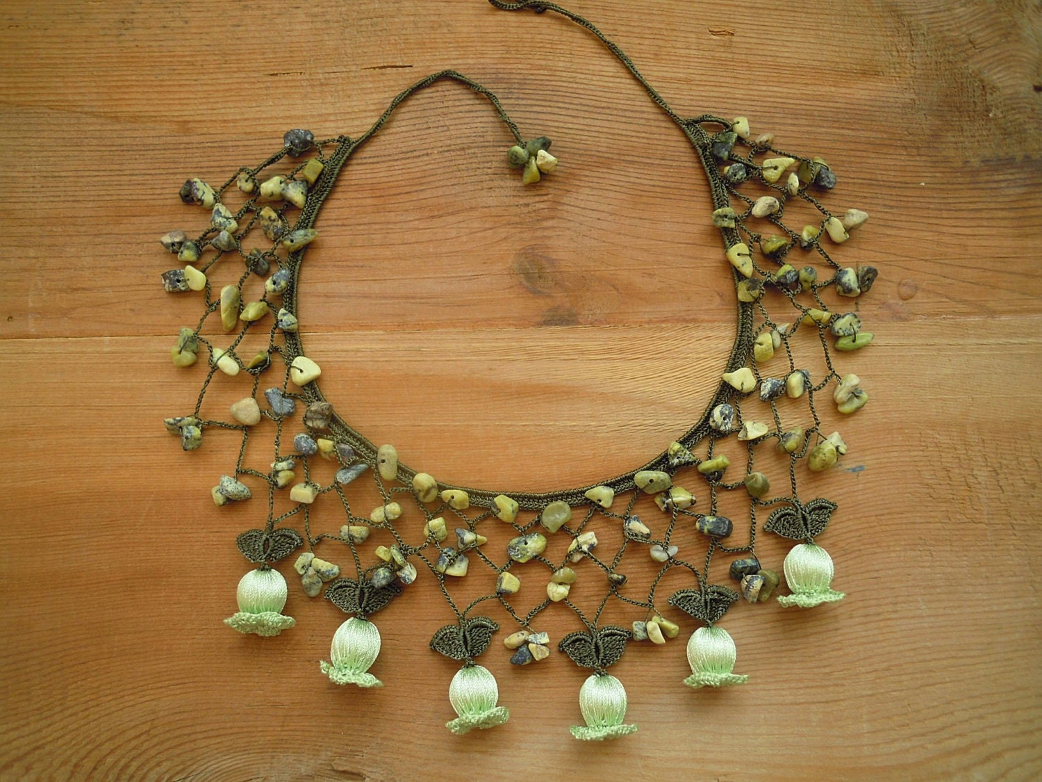 crochet bib necklace, green