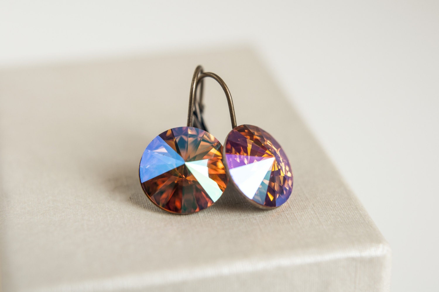 Topaz Glacier Blue - Swarovski rivoli rounded cabochon mm 14 - Orange blue - leverback earrings  antique bronze tone -