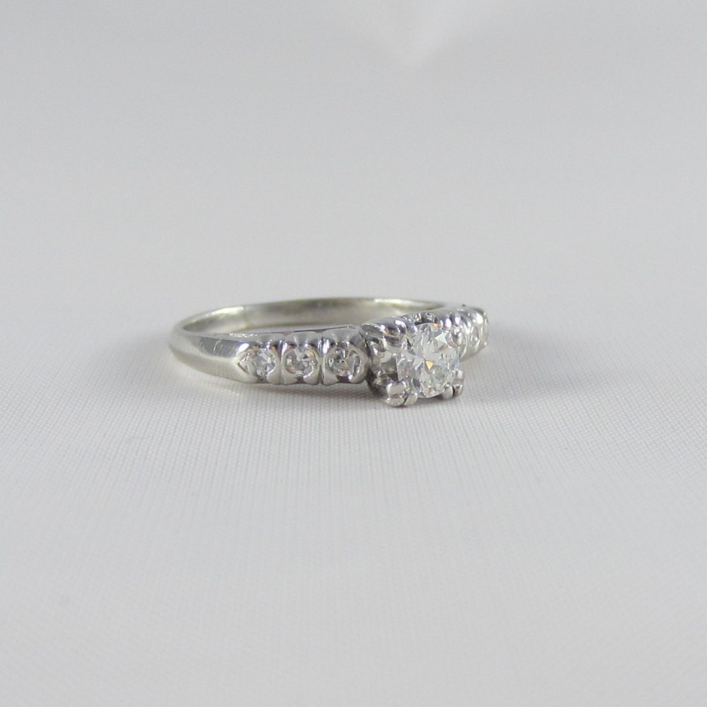 Stunning Platinum Engagement Ring. Diamonds and Platinum, Circa 1930s