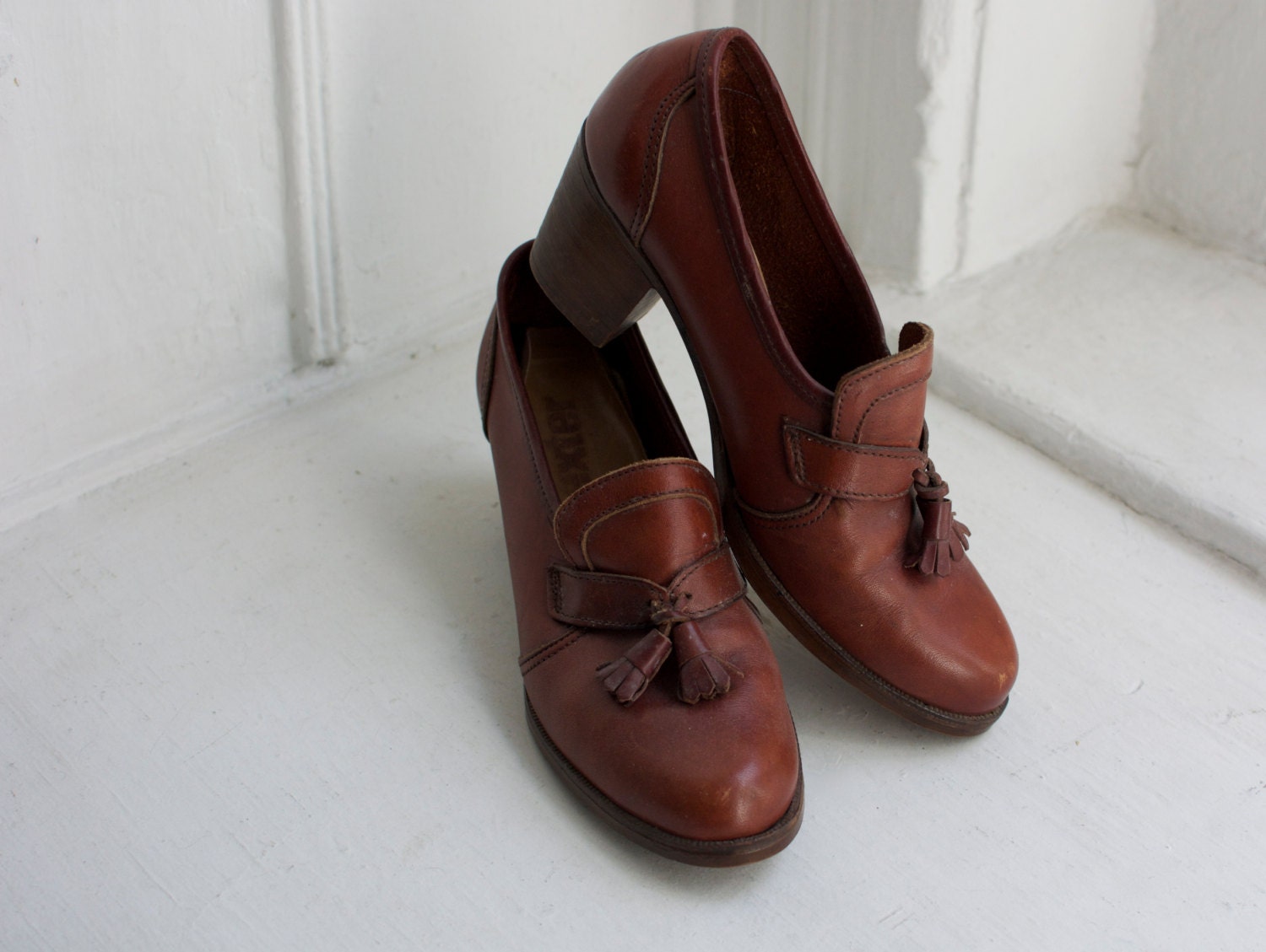 Vintage 1970s Stacked Heel Brown Leather Pumps -  Dexter - Size 7