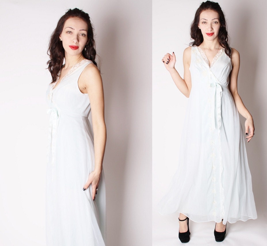 Pastel Powder Blue Vintage Lingerie Negligee Nightie / Long Bridal Negliee / Long Night Gown / Pastel Blue Nightgown / 2240