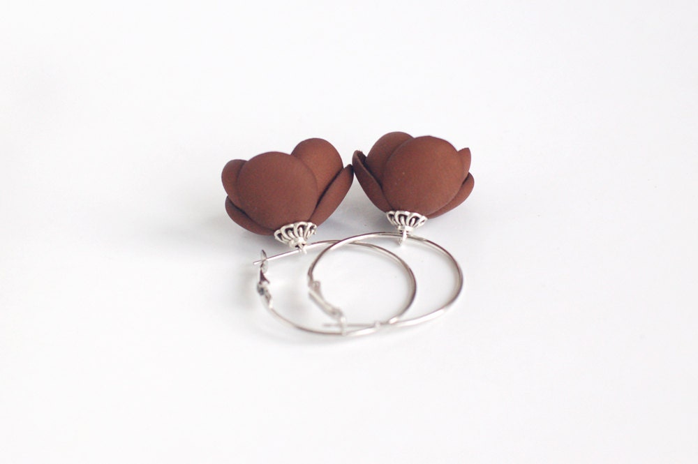 Leather earrings in cacao brown