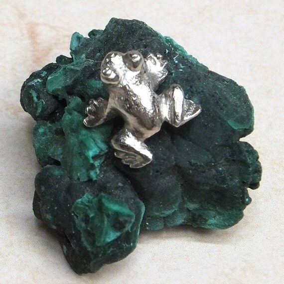 Items similar to Collectors Vintage Frog lapel pin Historic Memorabilia