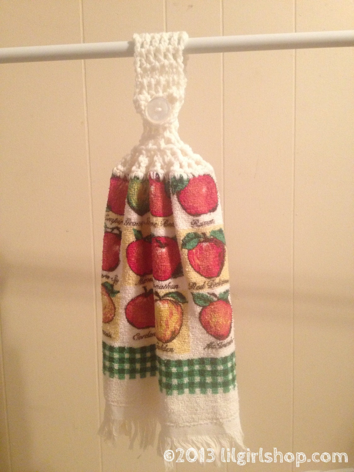 Kitchen Hang Towel made by Chloe's Oma - crochet apple