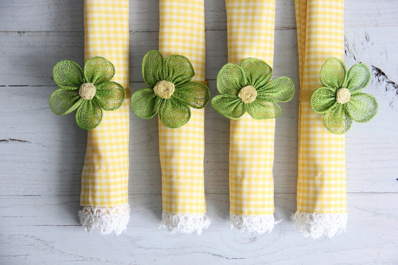 vintage springtime napkin rings // green flowers - wretchedshekels