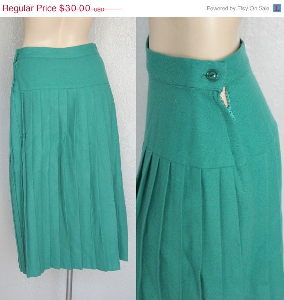 30% OFF. 1950's. teal. pleated. wool. vintage skirt. metal zipper. Sz s.