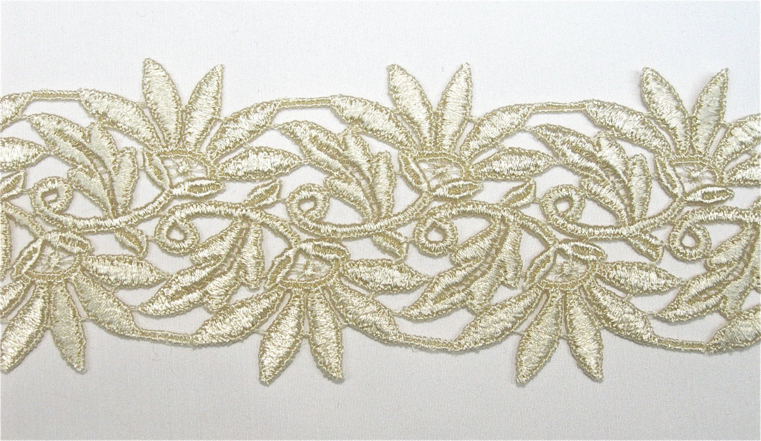 Venise Lace HALF YARD Daisy Type Venice Lace Trim Crazy Quilting