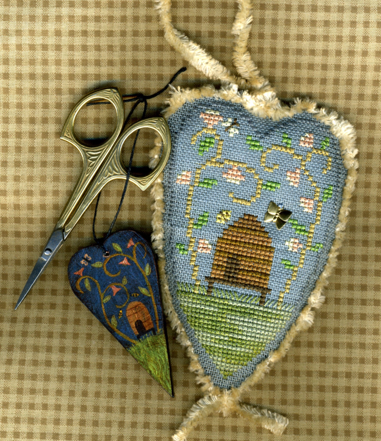 Bee Happy Ornament/Cupboard Hanger