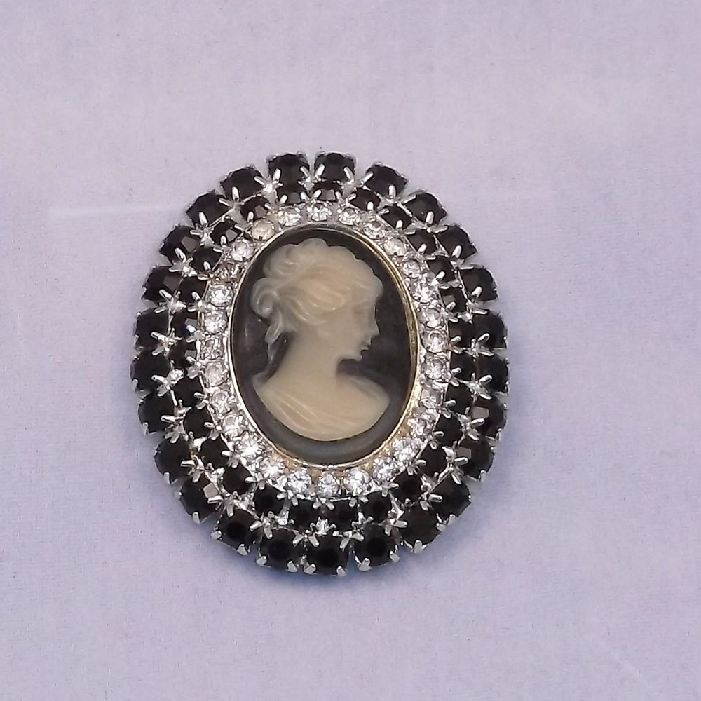 Black Rhinestone Cameo Brooch Vintage 1950s 1960s Mad Men