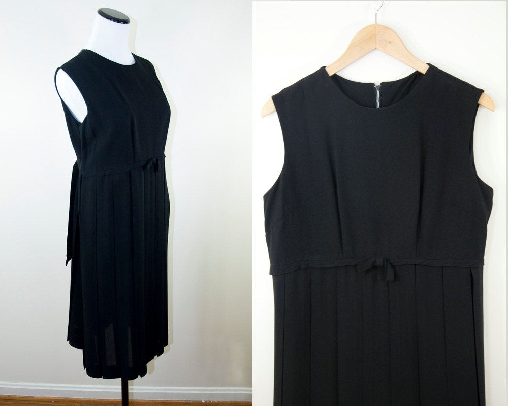 60s Vintage Classic Black Sleeveless Pleated Dress (M)