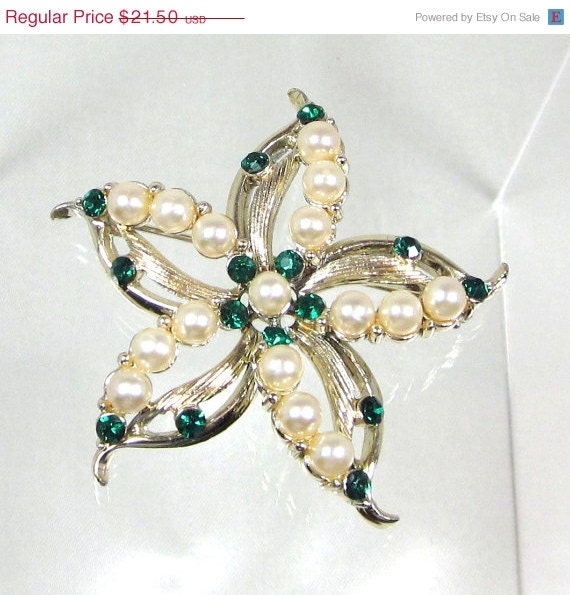 BIG SALE Vintage Emerald Rhinestone and Faux Pearl Flower Brooch Pin, Signed By Designer