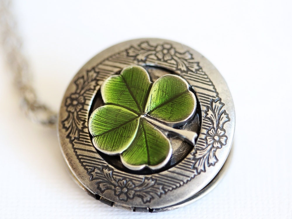 Four Leaf Clover Locket,Claddagh, Antique Locket,Silver Locket, Irish,Lucky, Shamrock,Love,Wedding,Bridal Jewelry,Bridesmaids Gift
