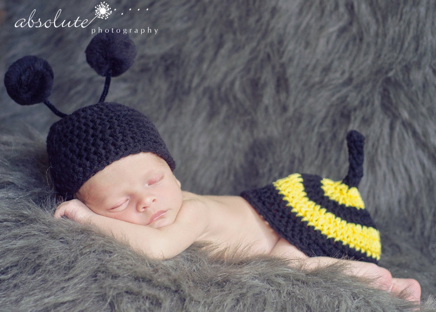 NEWBORN Baby Bumble Bee Hat & Tushie Topper Set