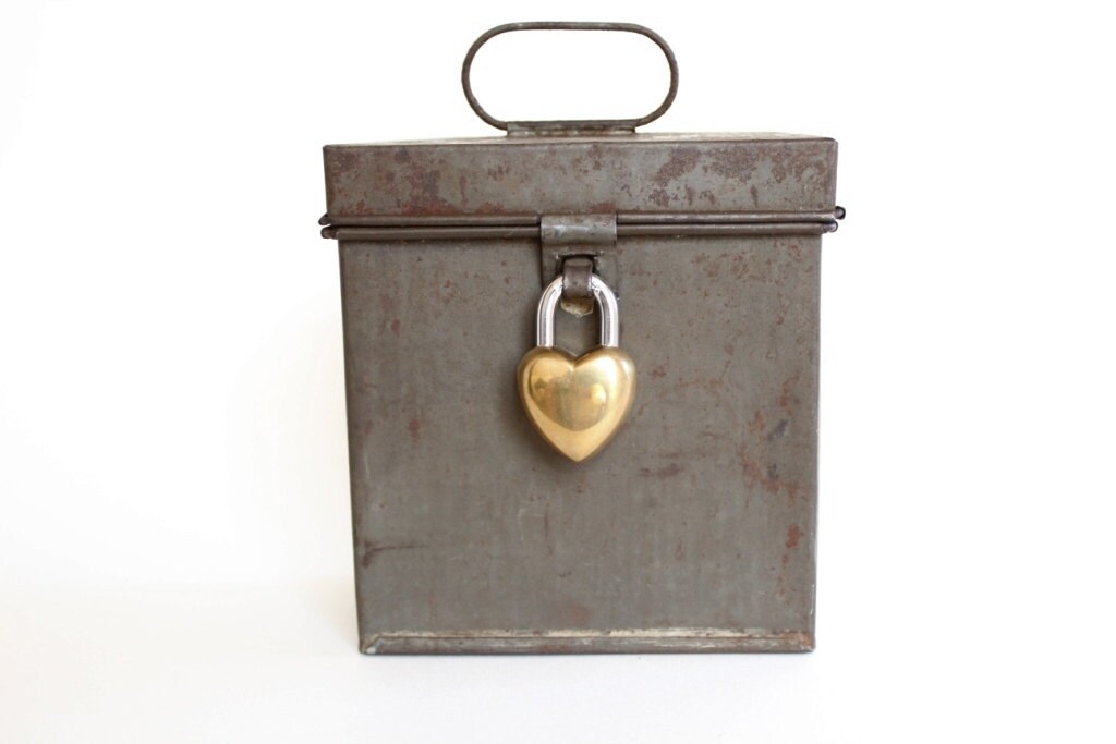 Vintage Metal Box w/ heart padlock & skelton key - Small Wedding Card Box - shabby chic wedding decor rustic wedding decor heart lock