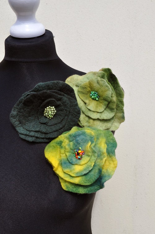 Set of three brooches , flower, gift, felt, felted, wool, merino wool, green