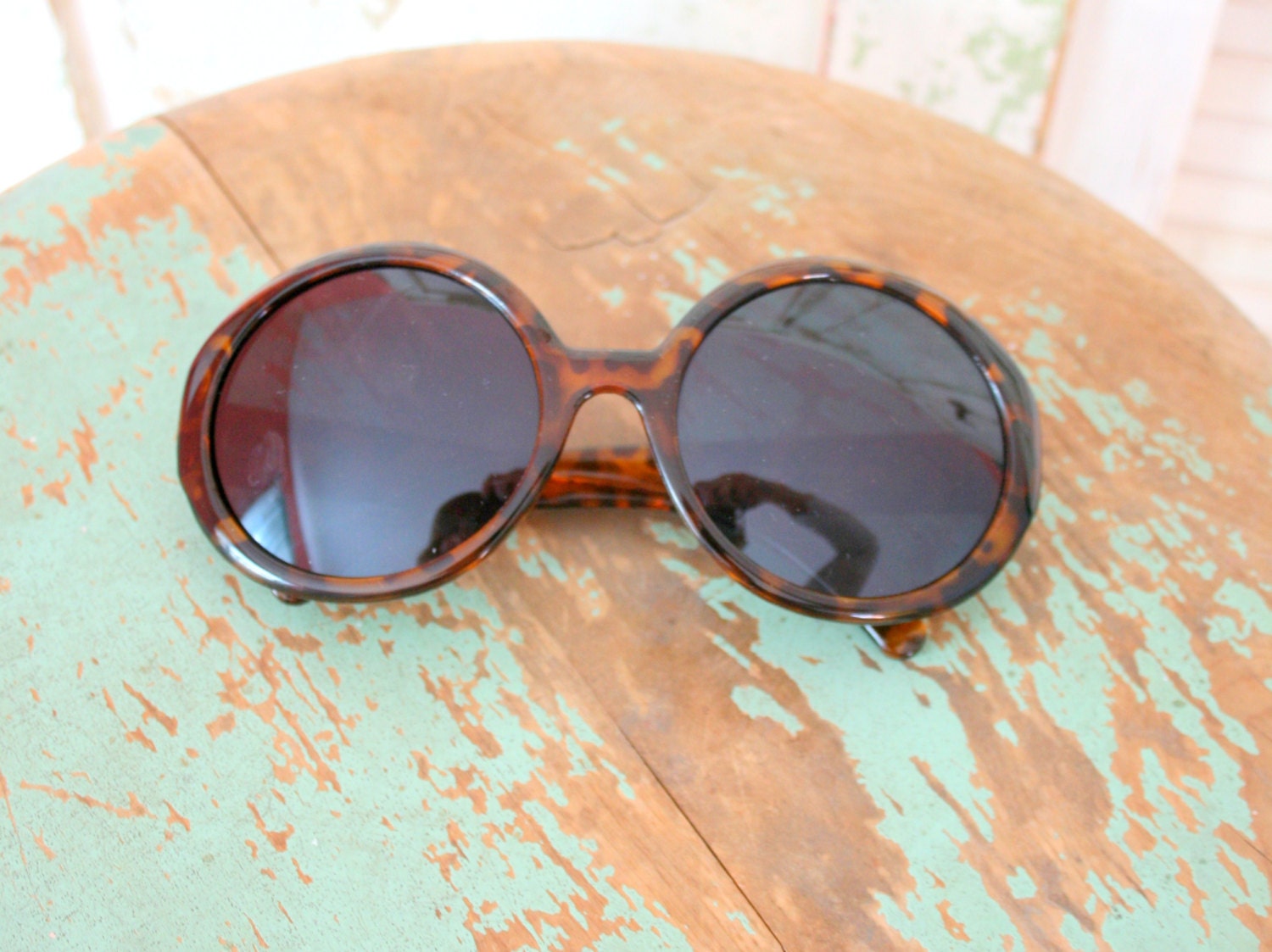 RETRO SHADES ...womens. sunglasses. shades. rad 80s. brown. neutrals. boho. round lens. urban. hipster. retro accessories.